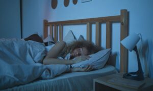 bedtime-virtual-reality-intervention-may-improve-teens-sleep-feat-img