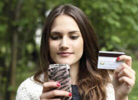 woman-phone-credit-card-istock_000024925107-490x356-1-275x200